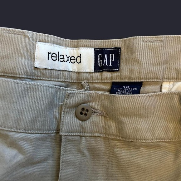 90s Vibe- Khakis GAP Men’s Relaxed Fit Pleated Chino Shorts Size 42 | - Picture 4 of 6